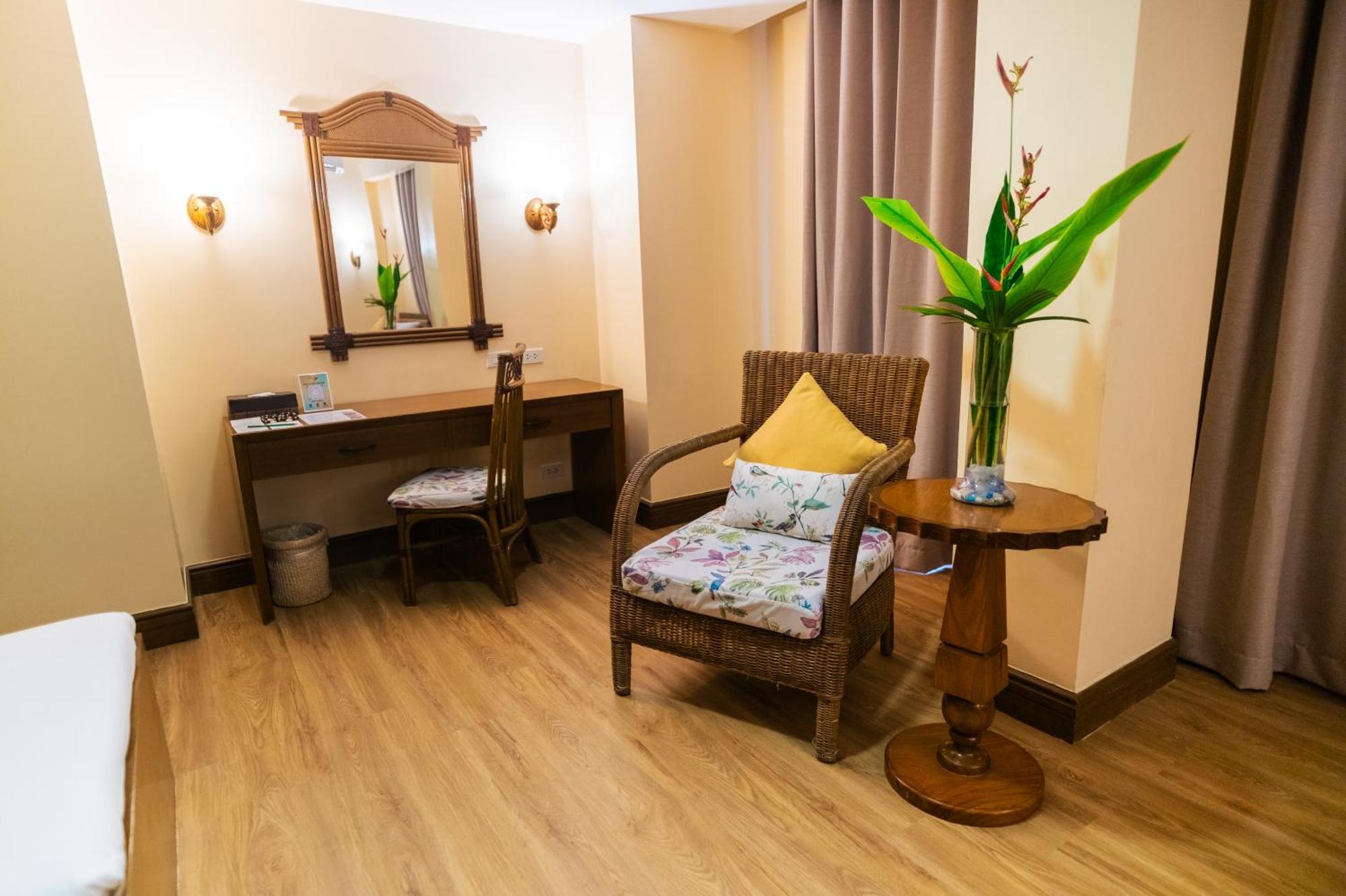 Boracay Tropics Resort Hotel Manoc-Manoc Exterior photo